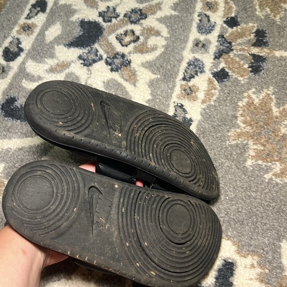 Nike Slides - Picture 3 of 5